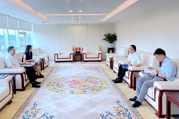中小擔保與進出口銀行廣西分行、郵儲銀行廣西區分行洽談業務合作